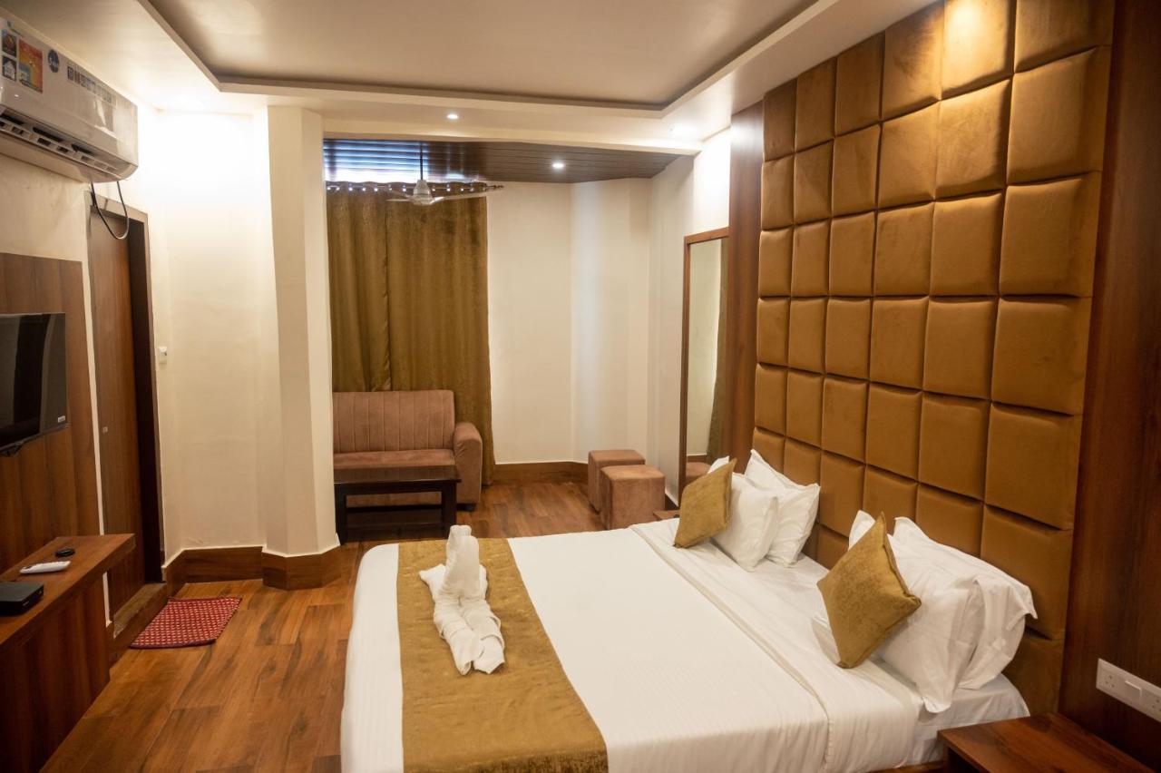 Kiran Palace Hotel พาราณสี ภายนอก รูปภาพ