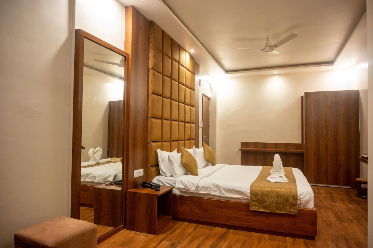 Kiran Palace Hotel พาราณสี ภายนอก รูปภาพ