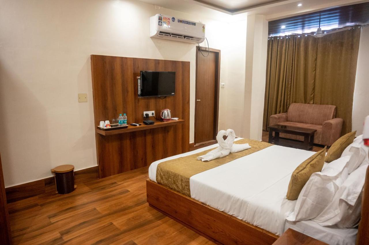 Kiran Palace Hotel พาราณสี ภายนอก รูปภาพ