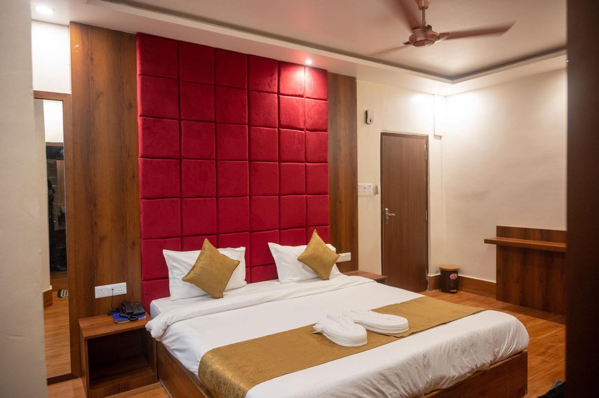 Kiran Palace Hotel พาราณสี ภายนอก รูปภาพ