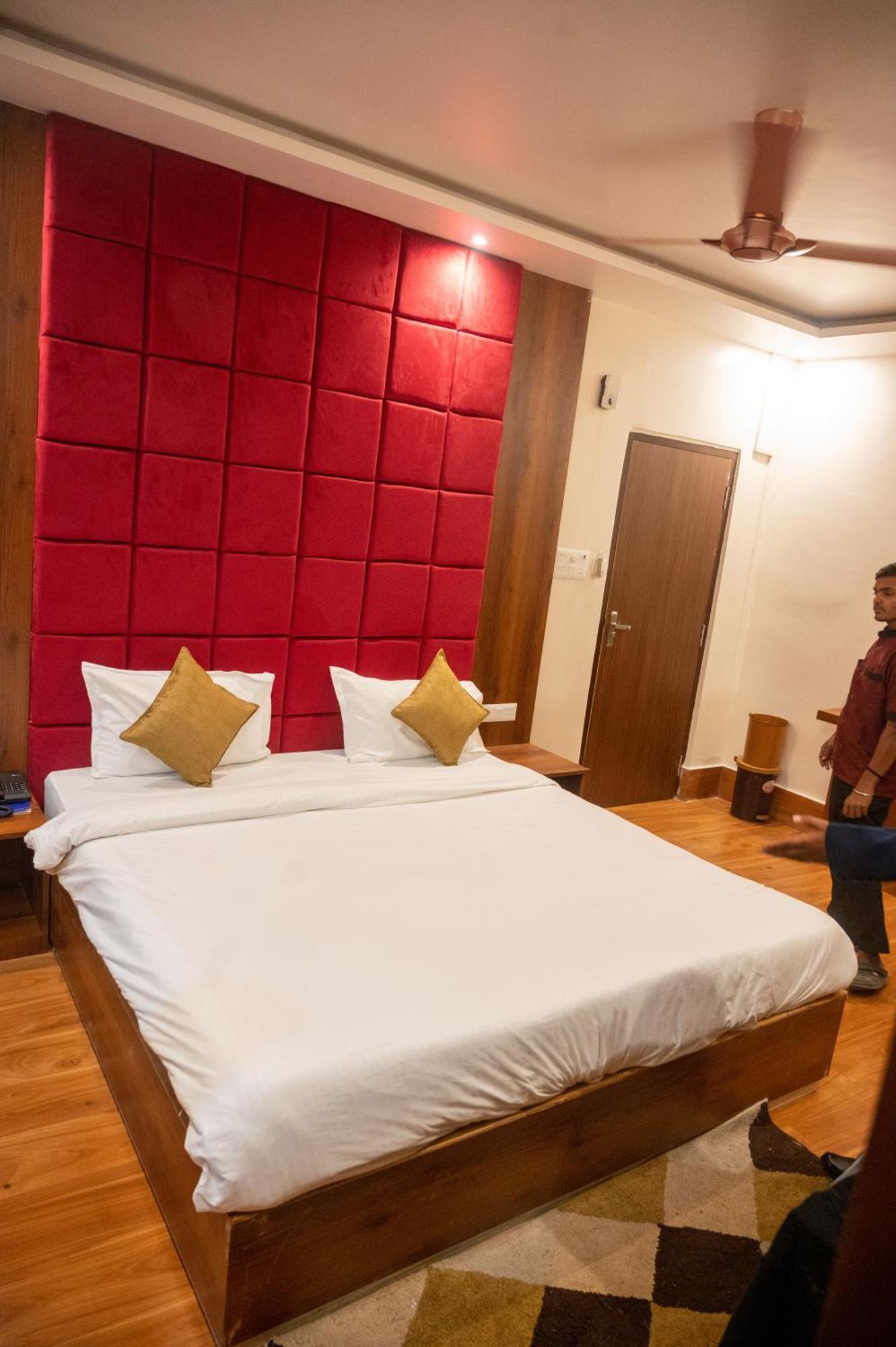 Kiran Palace Hotel พาราณสี ภายนอก รูปภาพ